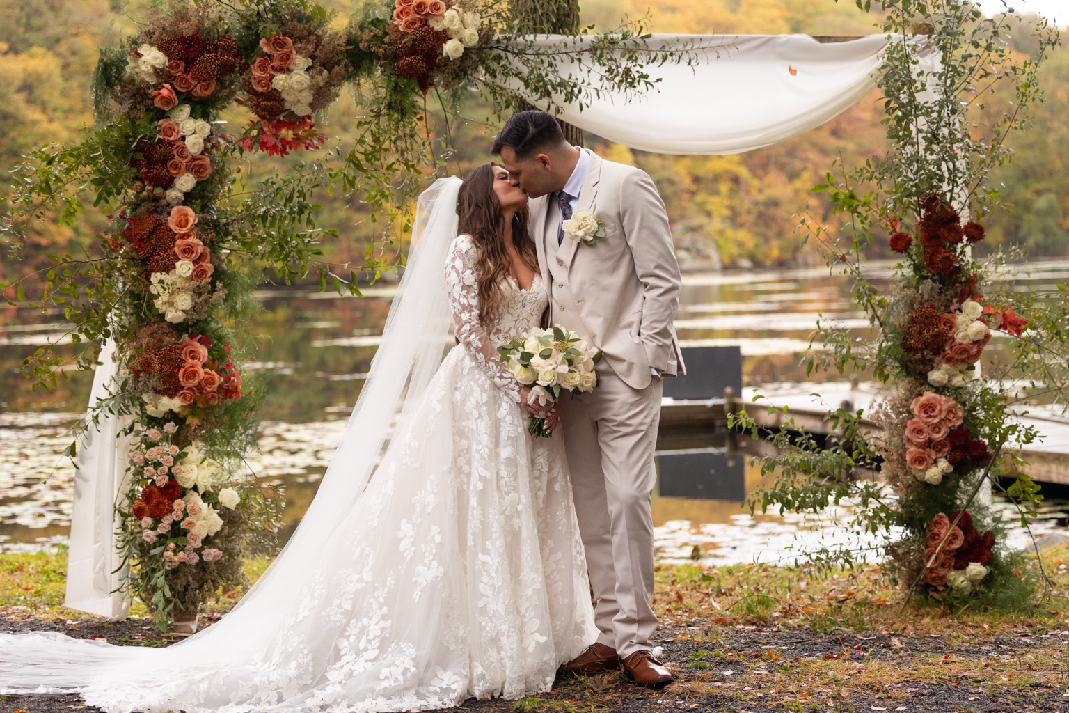 Lakeside wedding ceremony at Sapphire Lodge
